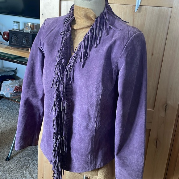 Beautiful purple western suede jacket with fringe trim - Picture 3 of 6